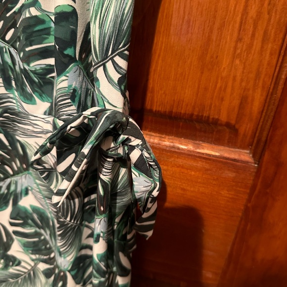 NWT floral jumpsuit - Picture 3 of 7